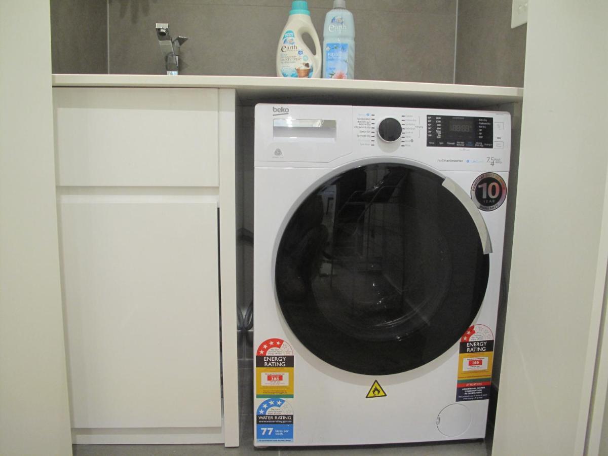 Modern 3 Bedroom Apt With Free Parking, Netflix, Wifi & Welcome Wine By Bnb Pro Melbourne Exterior foto
